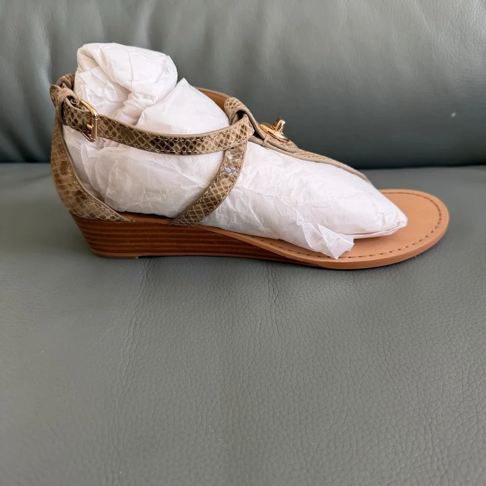 Coach Ingrid Natural Snakeskin Print Leather Wedge Thong Sandals 7.5M Q7144 New